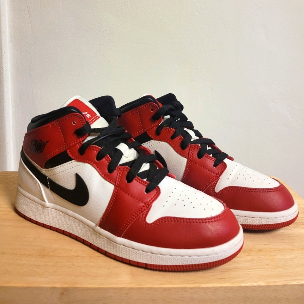 AIR JORDAN 1 MID GS CHICAGO